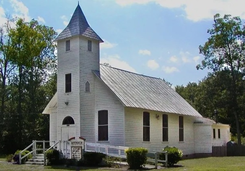 Antioch Baptist Church and adjoining cemetery in Gloucester, Virginia, a surviving institution of the historic Piney Swamp freedmen community.